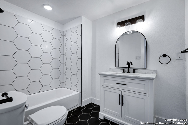 Image 24 of 35 For 2425 Monterey St