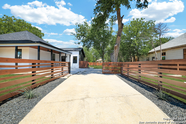 Image 3 of 35 For 2425 Monterey St