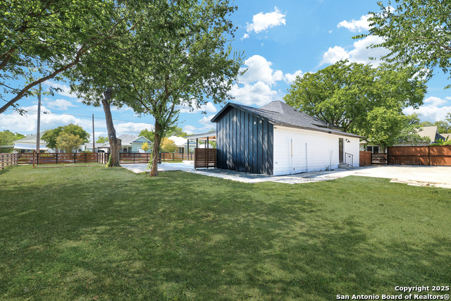 Image 31 of 35 For 2425 Monterey St