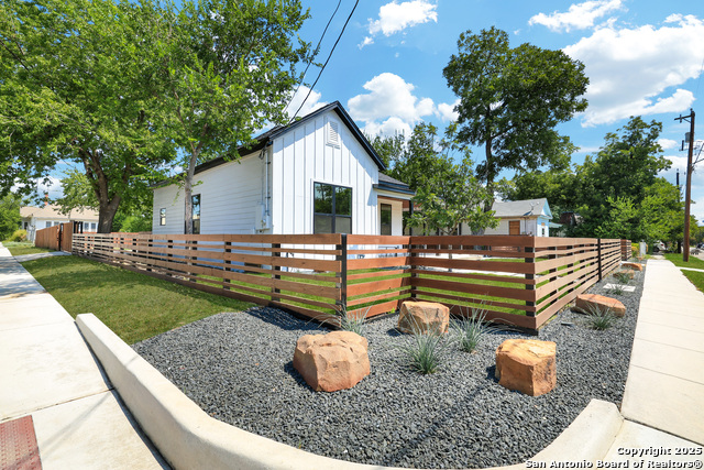 Image 34 of 35 For 2425 Monterey St