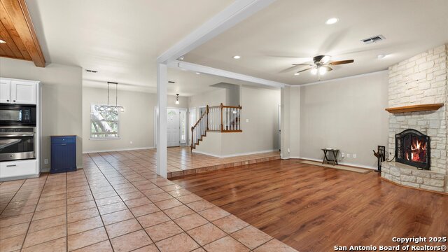 Listing photo id 8 for 1241 Village Top