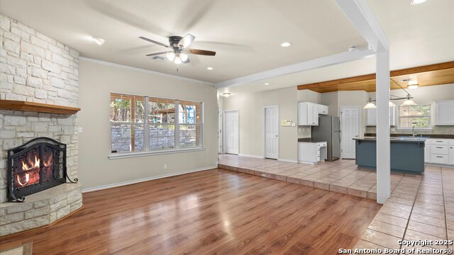 Listing photo id 9 for 1241 Village Top