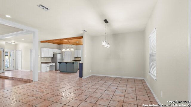 Listing photo id 16 for 1241 Village Top