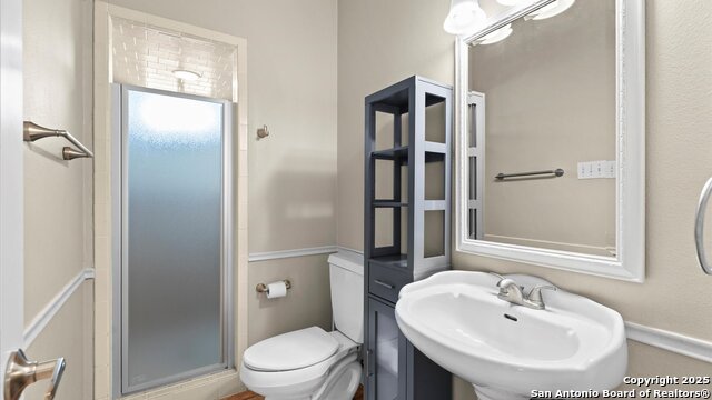 Listing photo id 19 for 1241 Village Top