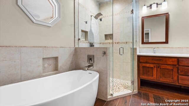 Listing photo id 20 for 1241 Village Top