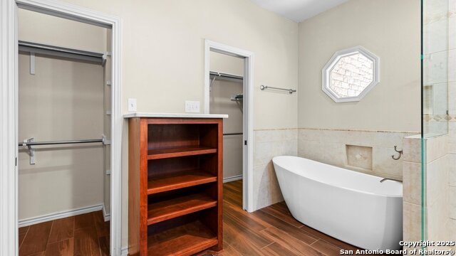 Listing photo id 22 for 1241 Village Top