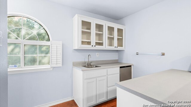 Listing photo id 28 for 1241 Village Top