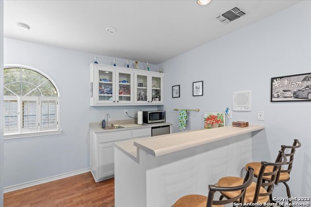 Listing photo id 29 for 1241 Village Top