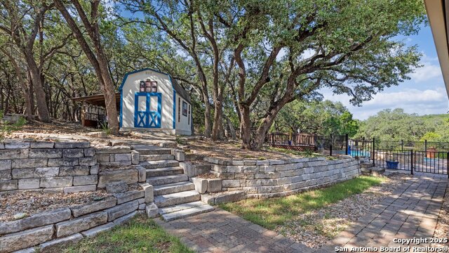 Listing photo id 38 for 1241 Village Top