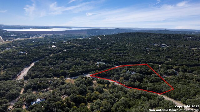 Listing photo id 42 for 1241 Village Top