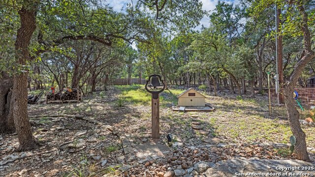 Listing photo id 44 for 1241 Village Top