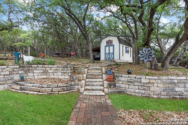 Listing photo id 48 for 1241 Village Top