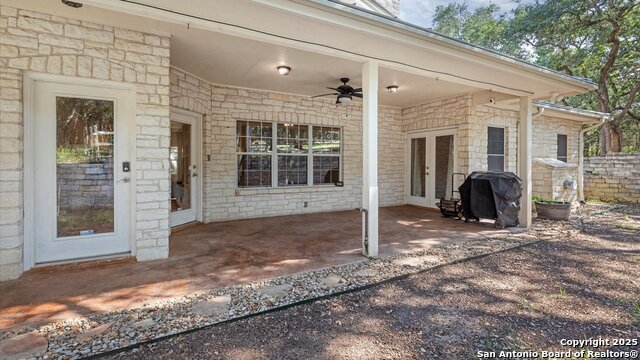 Listing photo id 5 for 1241 Village Top