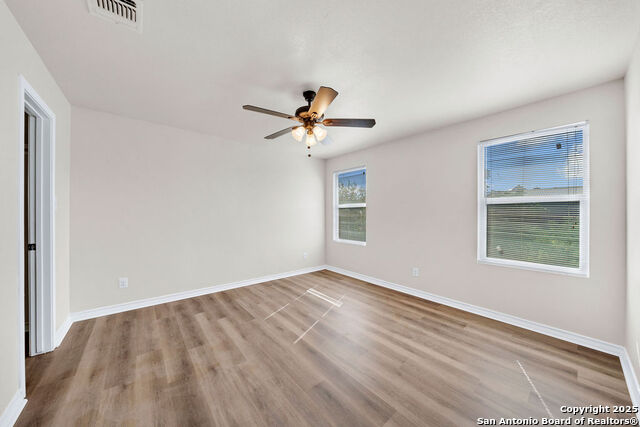Listing photo id 8 for 4806 Appleseed Ct