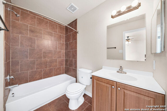 Listing photo id 9 for 4806 Appleseed Ct