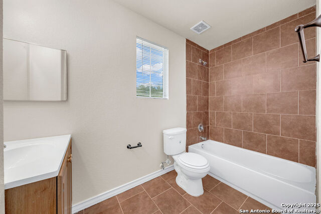 Listing photo id 11 for 4806 Appleseed Ct