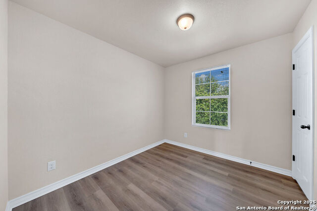 Listing photo id 12 for 4806 Appleseed Ct