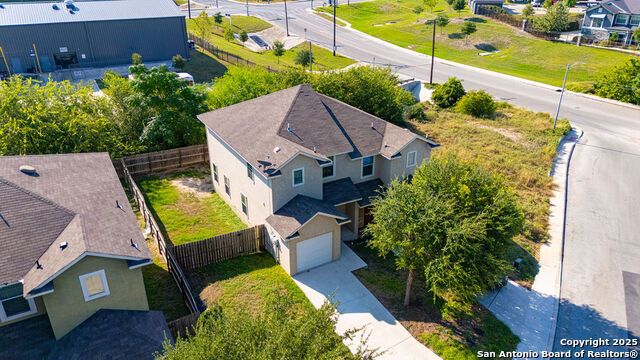 Listing photo id 13 for 4806 Appleseed Ct