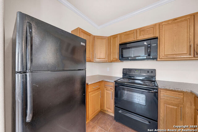 Listing photo id 7 for 4806 Appleseed Ct