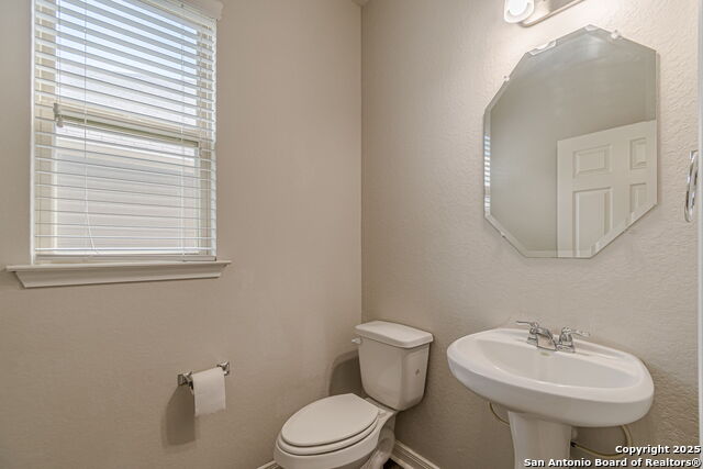 Listing photo id 8 for 8922 Grand Western