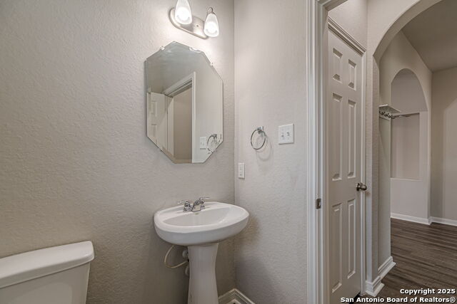 Listing photo id 9 for 8922 Grand Western