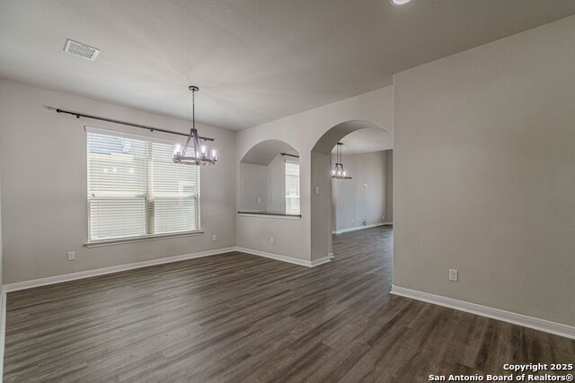 Listing photo id 10 for 8922 Grand Western