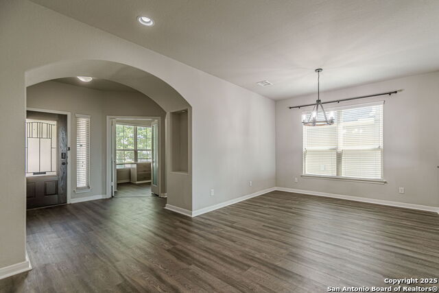 Listing photo id 11 for 8922 Grand Western