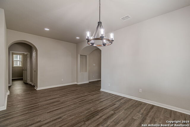 Listing photo id 12 for 8922 Grand Western