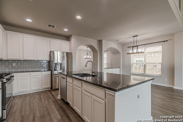 Listing photo id 16 for 8922 Grand Western