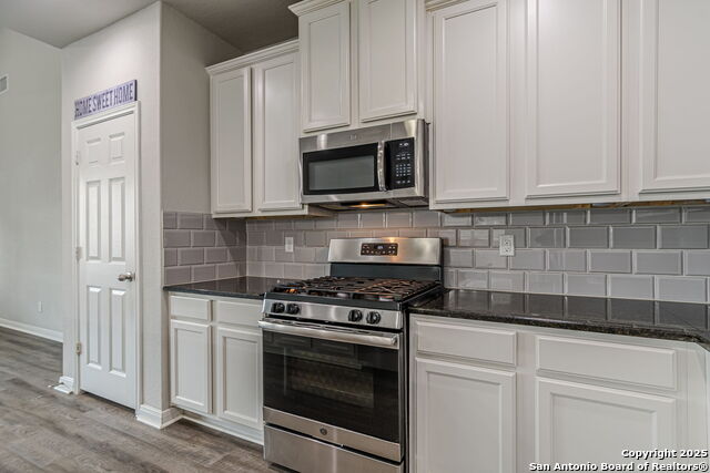 Listing photo id 18 for 8922 Grand Western