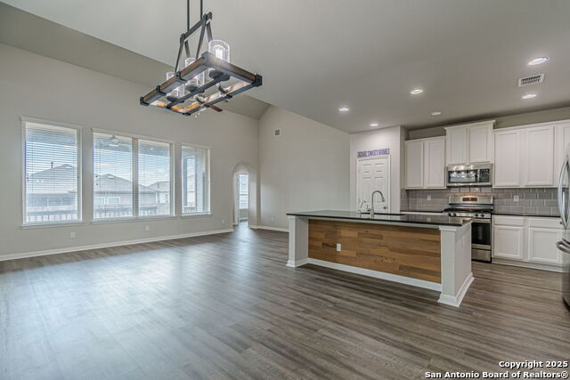 Listing photo id 21 for 8922 Grand Western