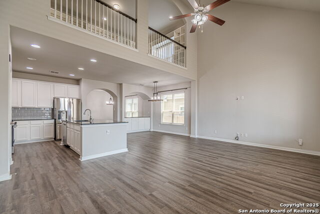 Listing photo id 26 for 8922 Grand Western