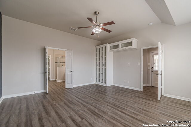 Listing photo id 28 for 8922 Grand Western