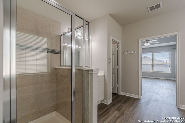 Listing photo id 35 for 8922 Grand Western