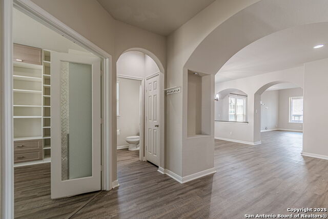 Listing photo id 2 for 8922 Grand Western
