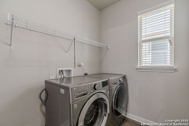 Listing photo id 41 for 8922 Grand Western
