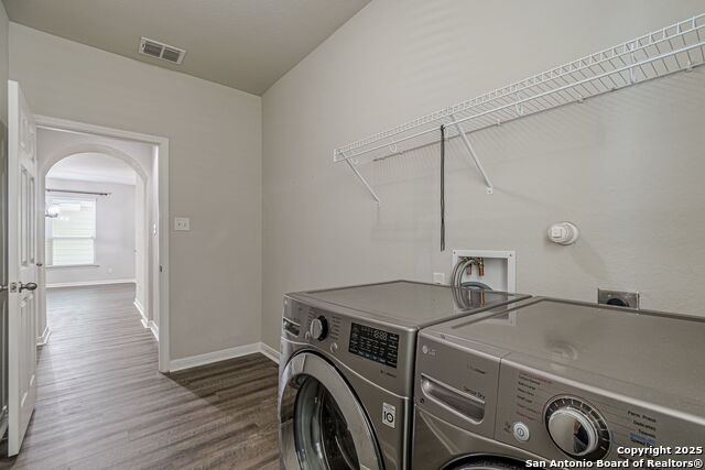 Listing photo id 42 for 8922 Grand Western