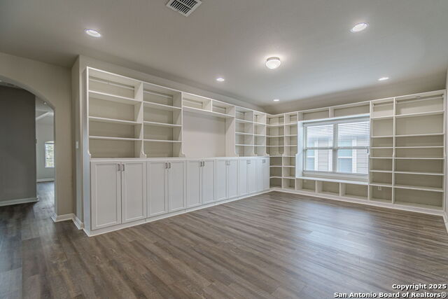 Listing photo id 43 for 8922 Grand Western
