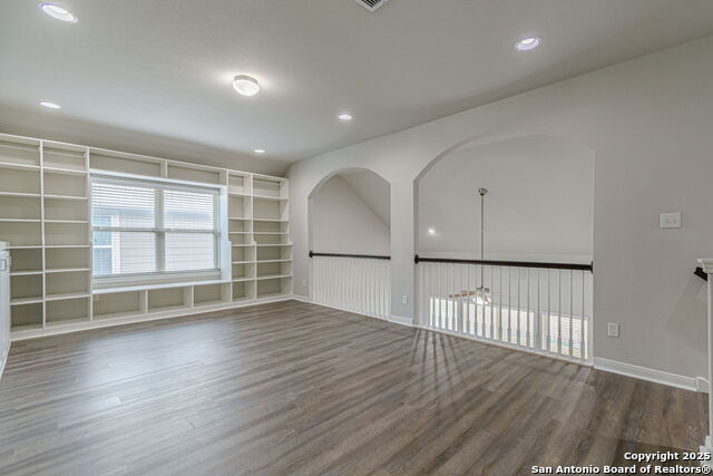 Listing photo id 44 for 8922 Grand Western