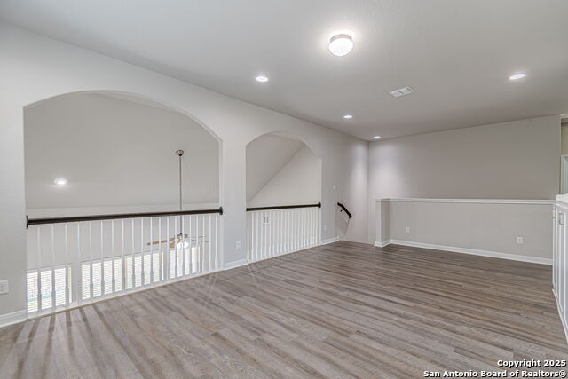 Listing photo id 45 for 8922 Grand Western