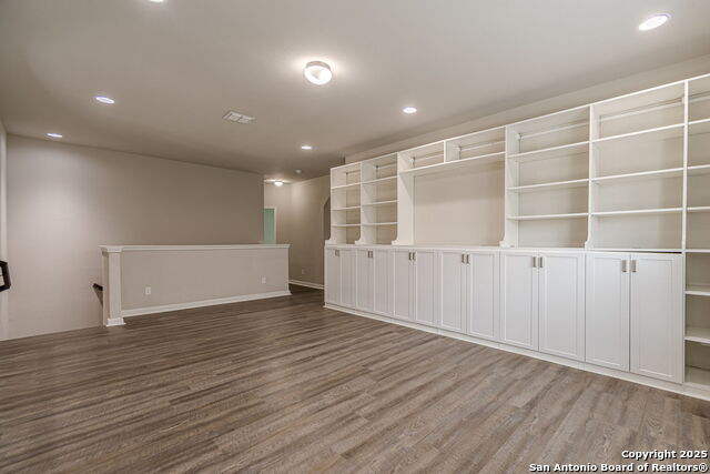 Listing photo id 46 for 8922 Grand Western