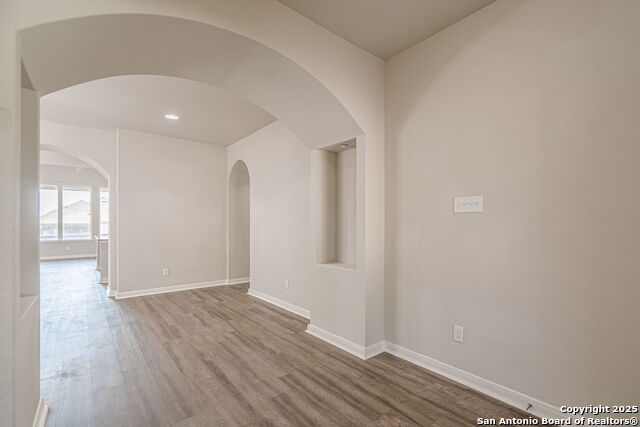Listing photo id 3 for 8922 Grand Western