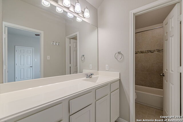 Listing photo id 50 for 8922 Grand Western