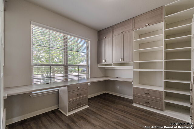 Listing photo id 4 for 8922 Grand Western