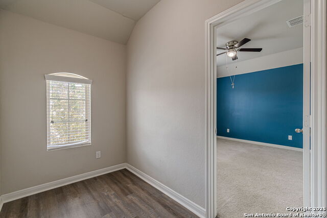 Listing photo id 64 for 8922 Grand Western