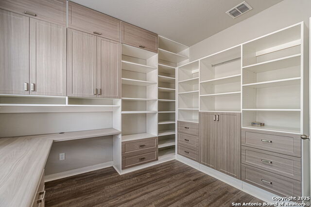 Listing photo id 5 for 8922 Grand Western