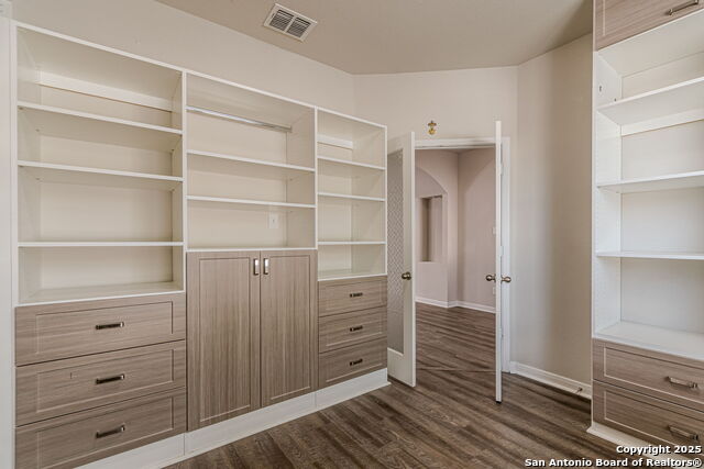 Listing photo id 6 for 8922 Grand Western
