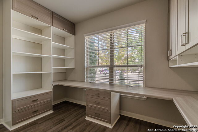 Listing photo id 7 for 8922 Grand Western