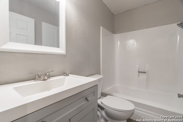 Image 15 of 39 For 1005-07 Boling Brook St.