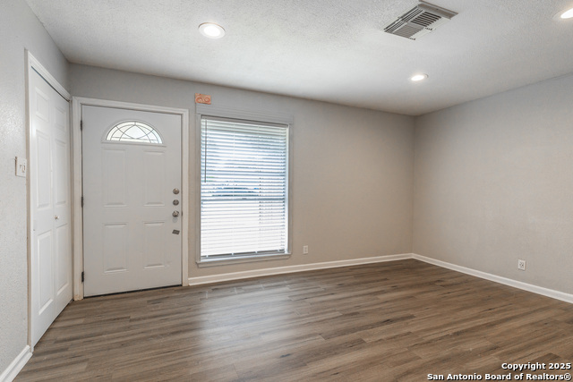 Image 6 of 39 For 1005-07 Boling Brook St.